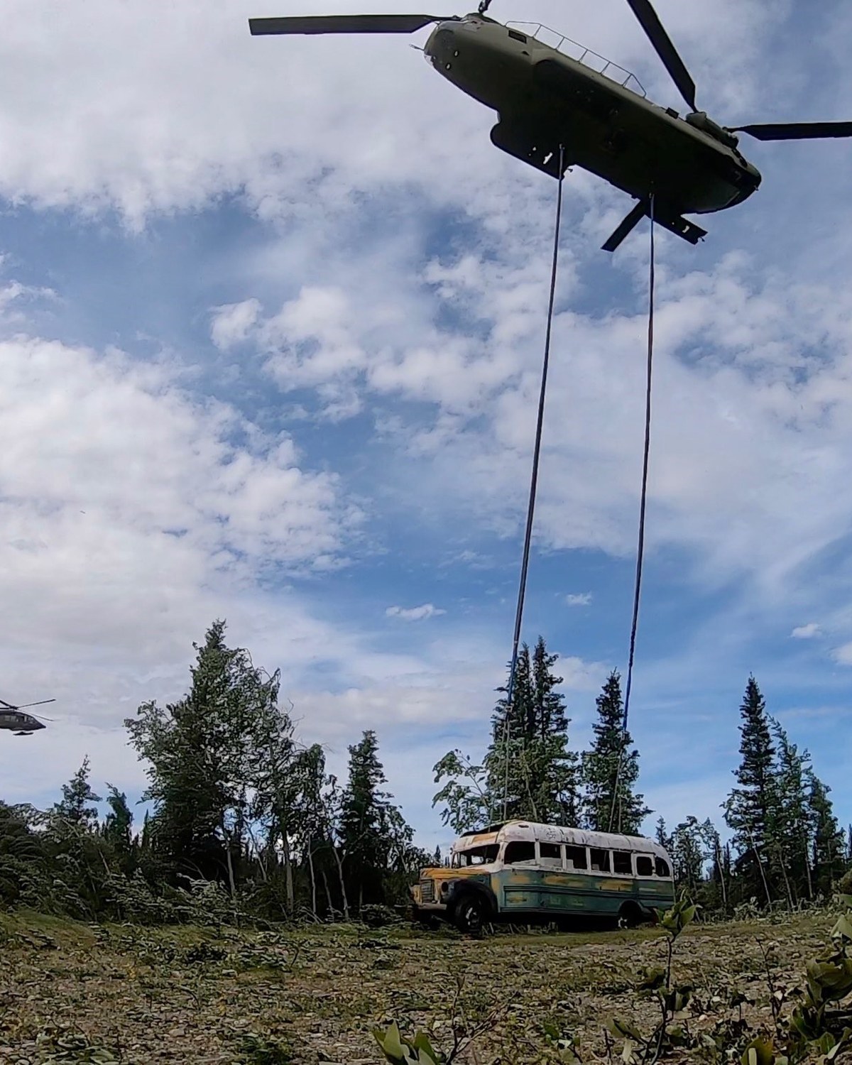 Stampede Trail, Alaska — airlift of Bus 142